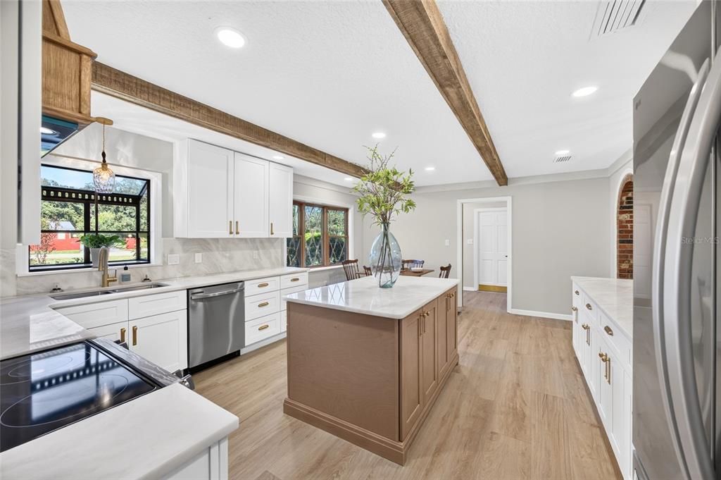 En Venta: $849,900 (5 camas, 3 baños, 3088 Pies cuadrados)