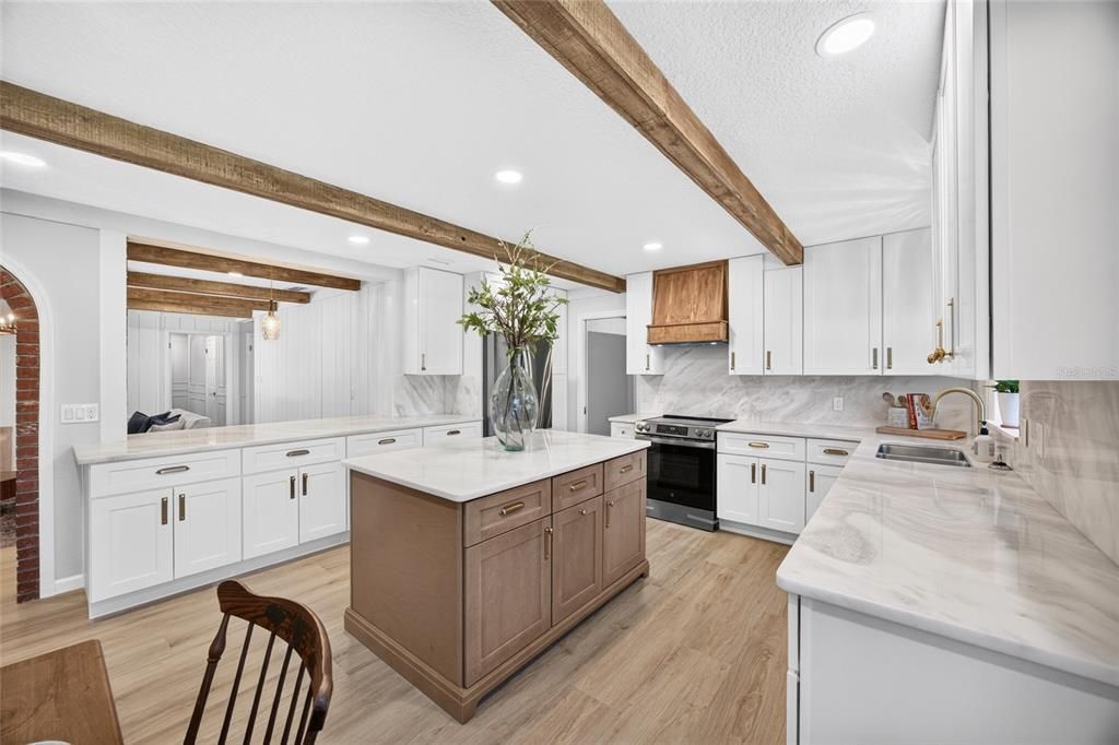 En Venta: $849,900 (5 camas, 3 baños, 3088 Pies cuadrados)