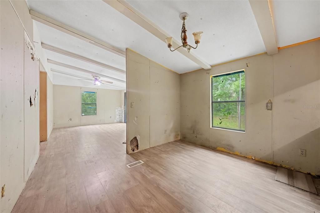 На продажу: $69,950 (3 спален, 2 ванн, 1248 Квадратных фут)