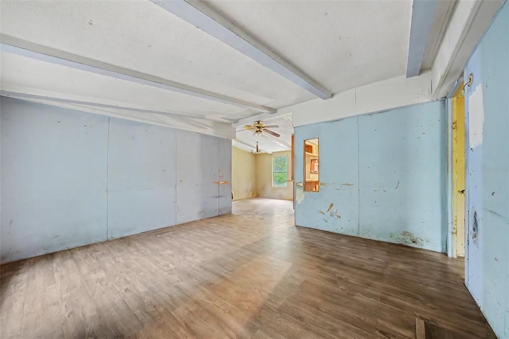 На продажу: $69,950 (3 спален, 2 ванн, 1248 Квадратных фут)