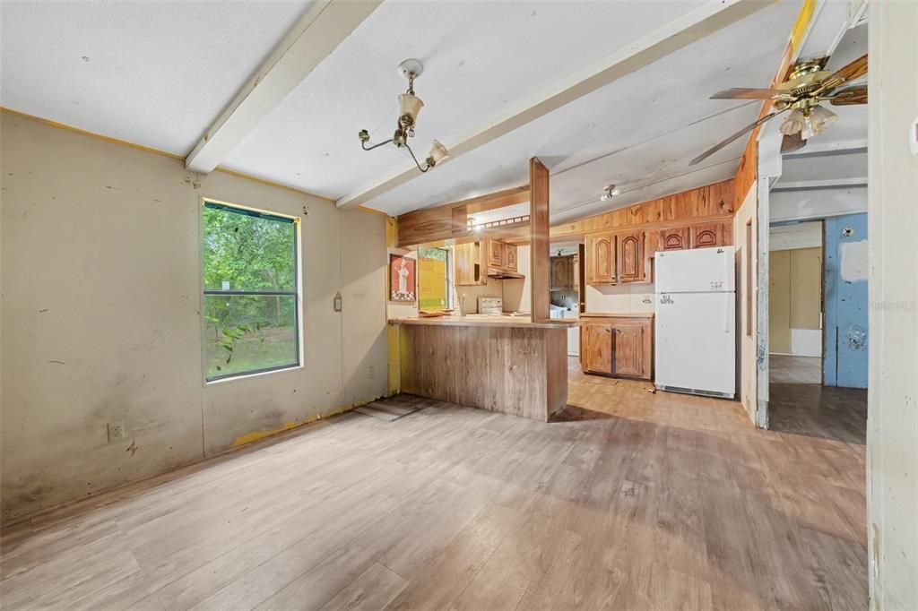 На продажу: $69,950 (3 спален, 2 ванн, 1248 Квадратных фут)