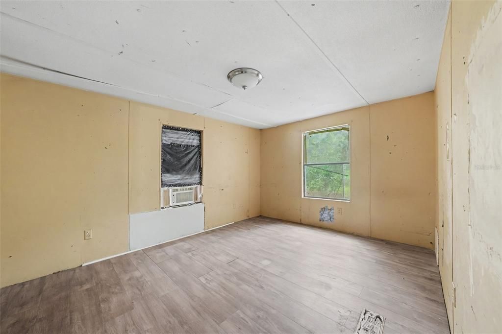 На продажу: $69,950 (3 спален, 2 ванн, 1248 Квадратных фут)