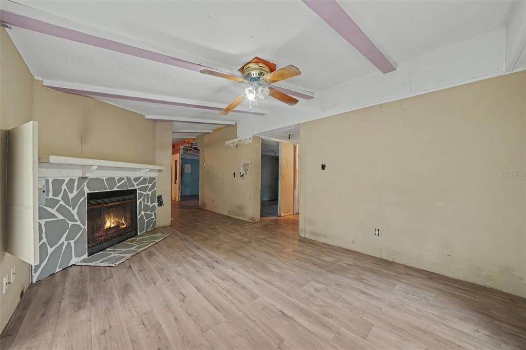 На продажу: $69,950 (3 спален, 2 ванн, 1248 Квадратных фут)