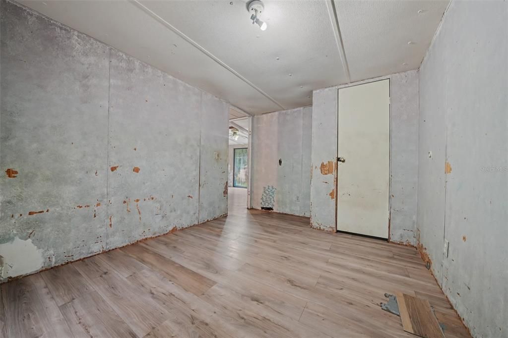 На продажу: $69,950 (3 спален, 2 ванн, 1248 Квадратных фут)