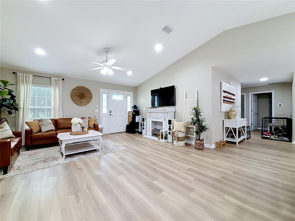 En Venta: $327,700 (4 camas, 2 baños, 1830 Pies cuadrados)