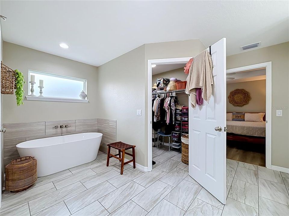 En Venta: $327,700 (4 camas, 2 baños, 1830 Pies cuadrados)