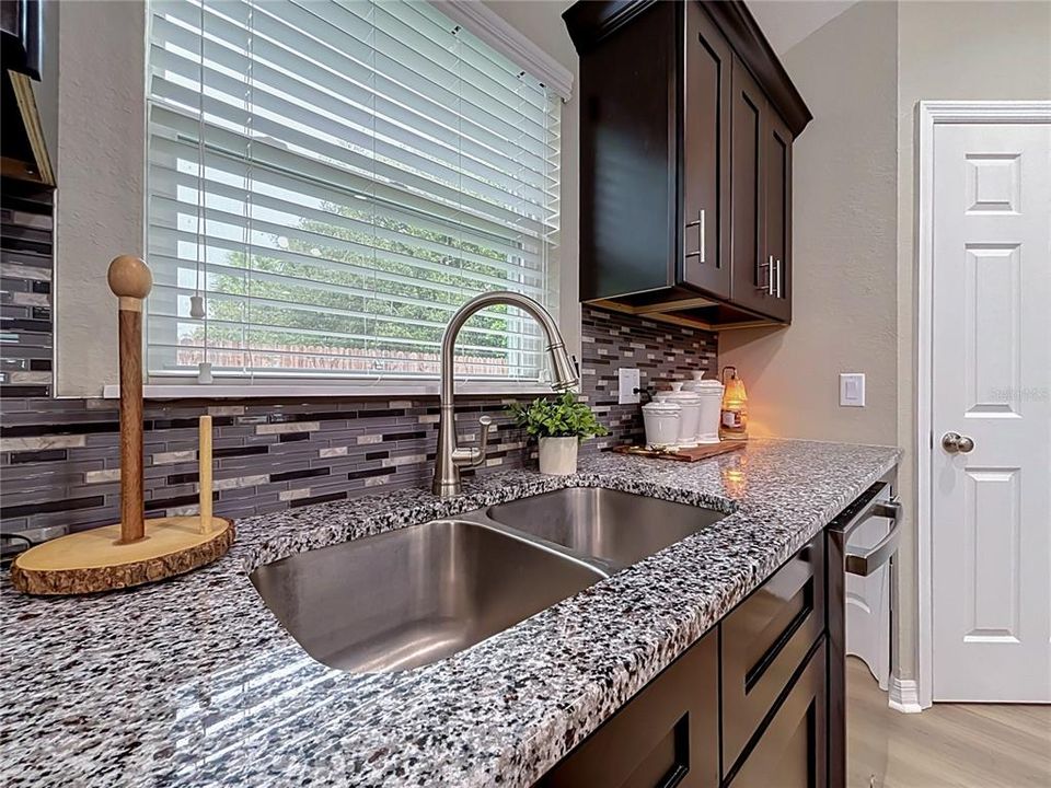 En Venta: $327,700 (4 camas, 2 baños, 1830 Pies cuadrados)
