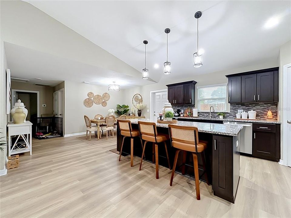 En Venta: $327,700 (4 camas, 2 baños, 1830 Pies cuadrados)