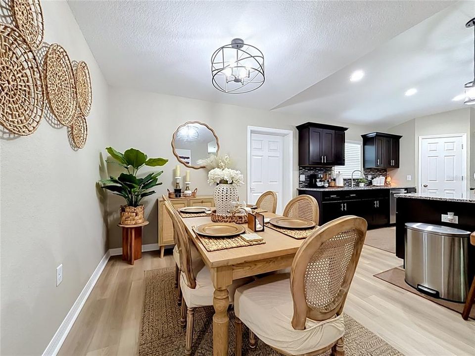 En Venta: $327,700 (4 camas, 2 baños, 1830 Pies cuadrados)