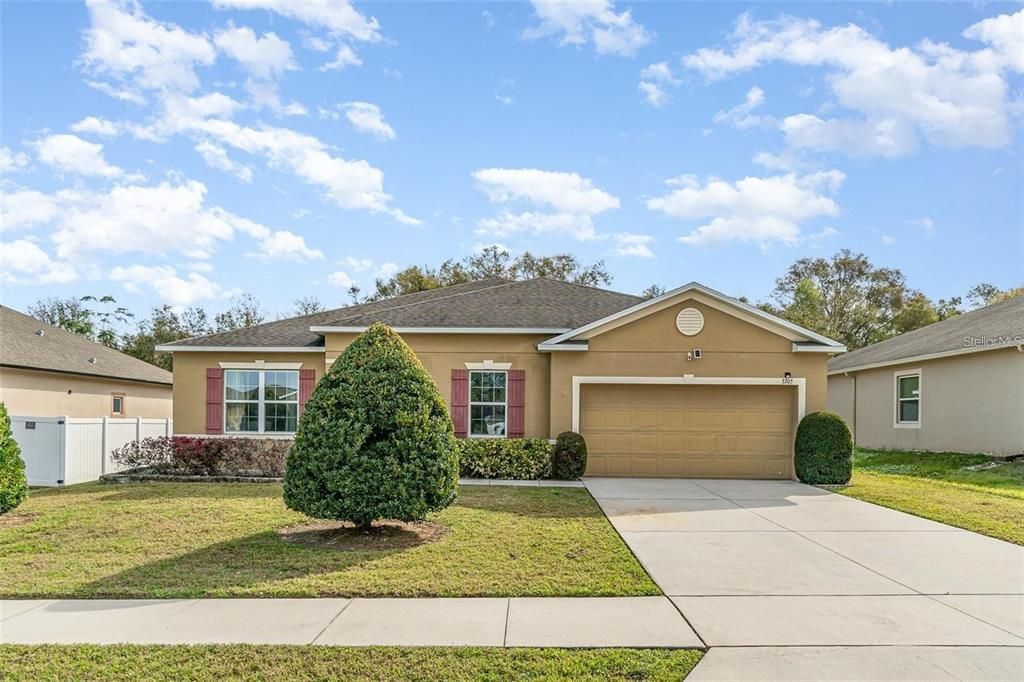 For Rent: $2,300 (3 beds, 2 baths, 2064 Square Feet)