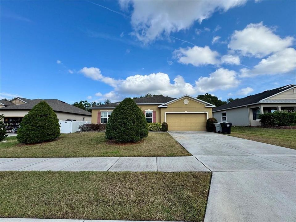 For Rent: $2,300 (3 beds, 2 baths, 2064 Square Feet)