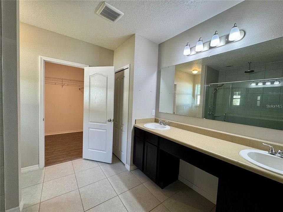 For Rent: $2,300 (3 beds, 2 baths, 2064 Square Feet)
