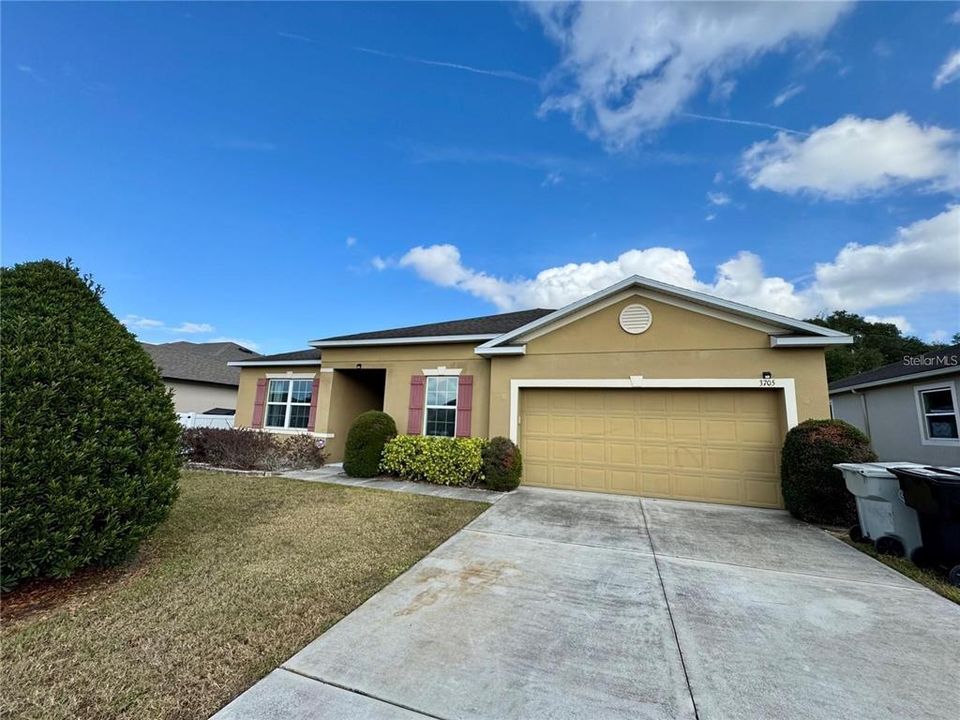 For Rent: $2,300 (3 beds, 2 baths, 2064 Square Feet)
