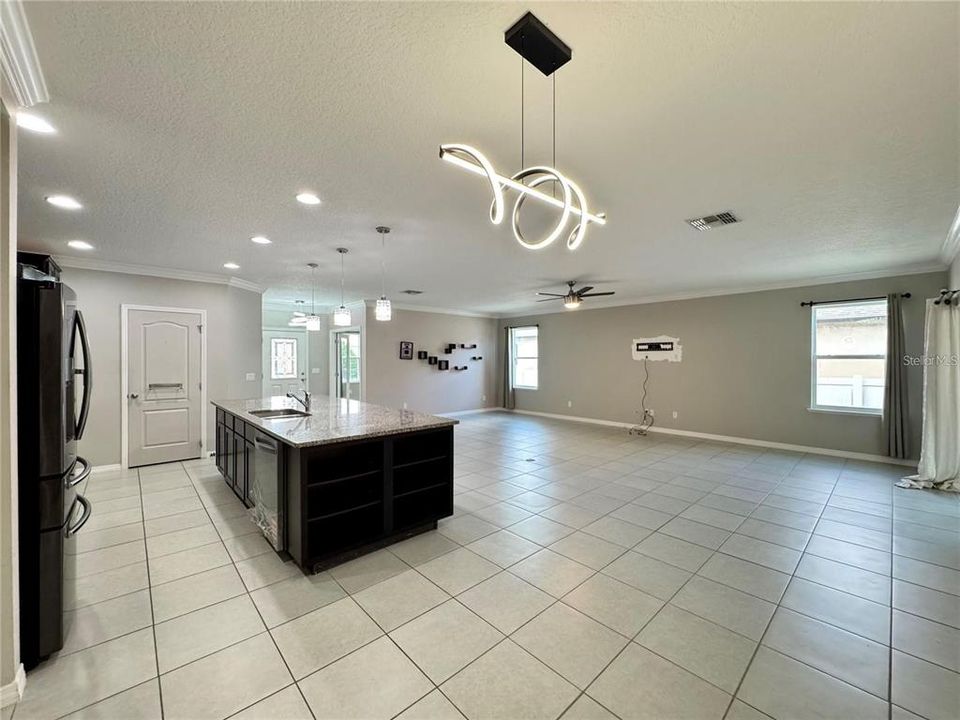 For Rent: $2,300 (3 beds, 2 baths, 2064 Square Feet)