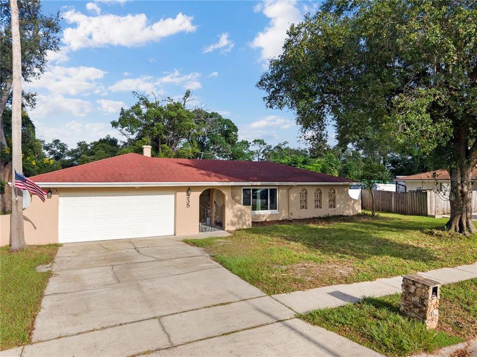 En Venta: $480,000 (4 camas, 2 baños, 2449 Pies cuadrados)