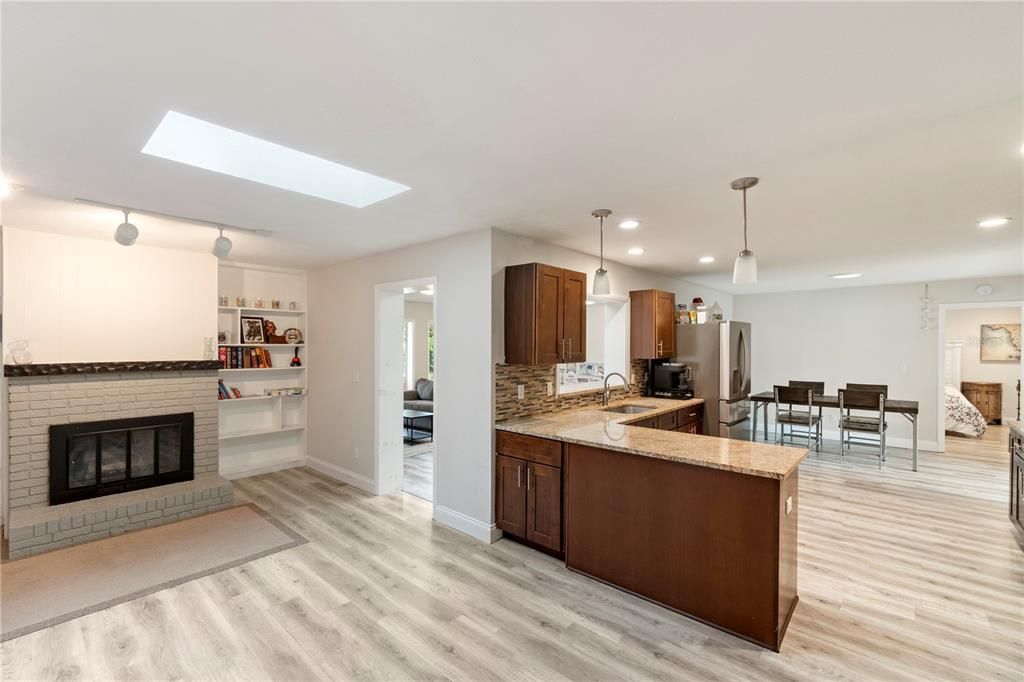 En Venta: $480,000 (4 camas, 2 baños, 2449 Pies cuadrados)