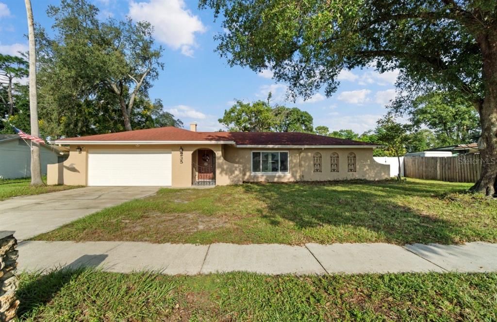 En Venta: $480,000 (4 camas, 2 baños, 2449 Pies cuadrados)