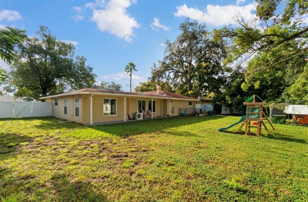 En Venta: $480,000 (4 camas, 2 baños, 2449 Pies cuadrados)