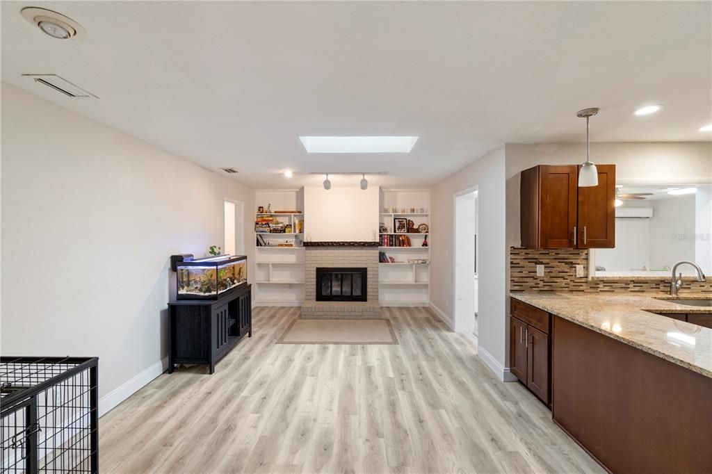 En Venta: $480,000 (4 camas, 2 baños, 2449 Pies cuadrados)
