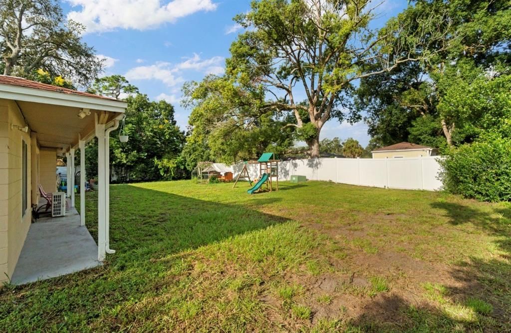 En Venta: $480,000 (4 camas, 2 baños, 2449 Pies cuadrados)