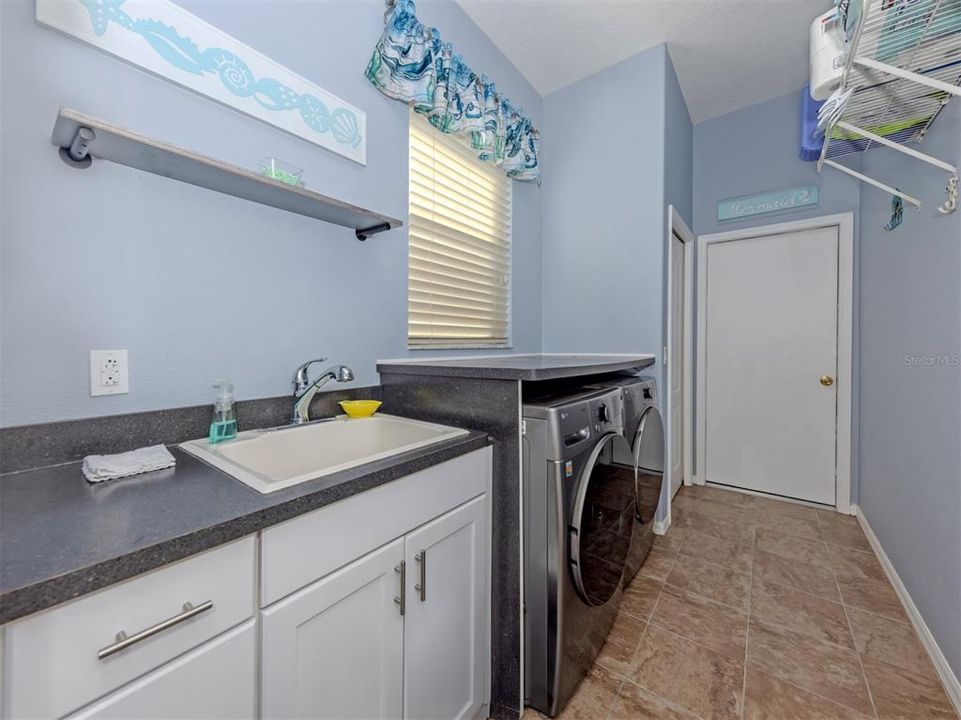 For Sale: $449,000 (3 beds, 2 baths, 1897 Square Feet)
