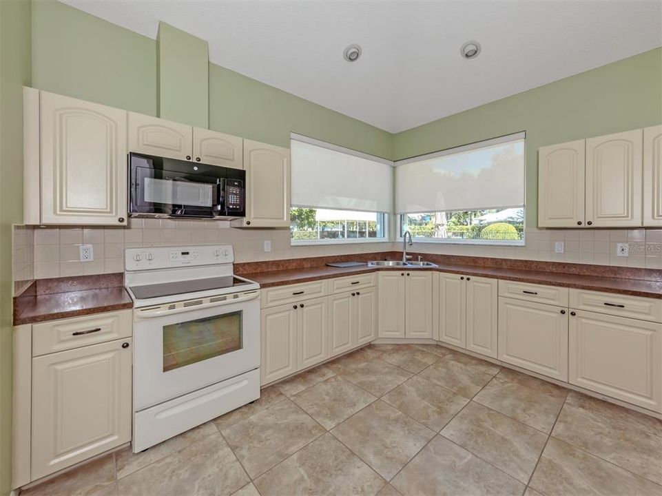 For Sale: $449,000 (3 beds, 2 baths, 1897 Square Feet)