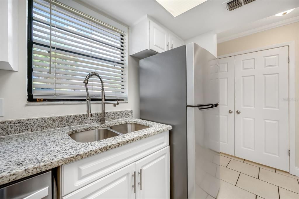 В аренду: $1,795 (2 спален, 2 ванн, 1200 Квадратных фут)