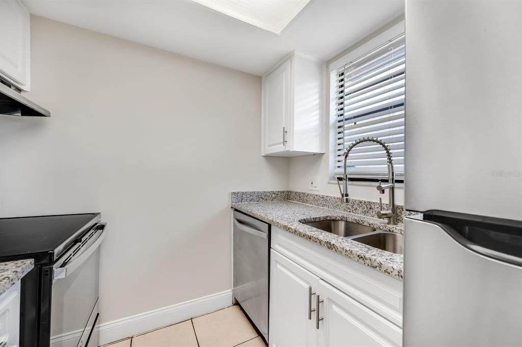 В аренду: $1,795 (2 спален, 2 ванн, 1200 Квадратных фут)