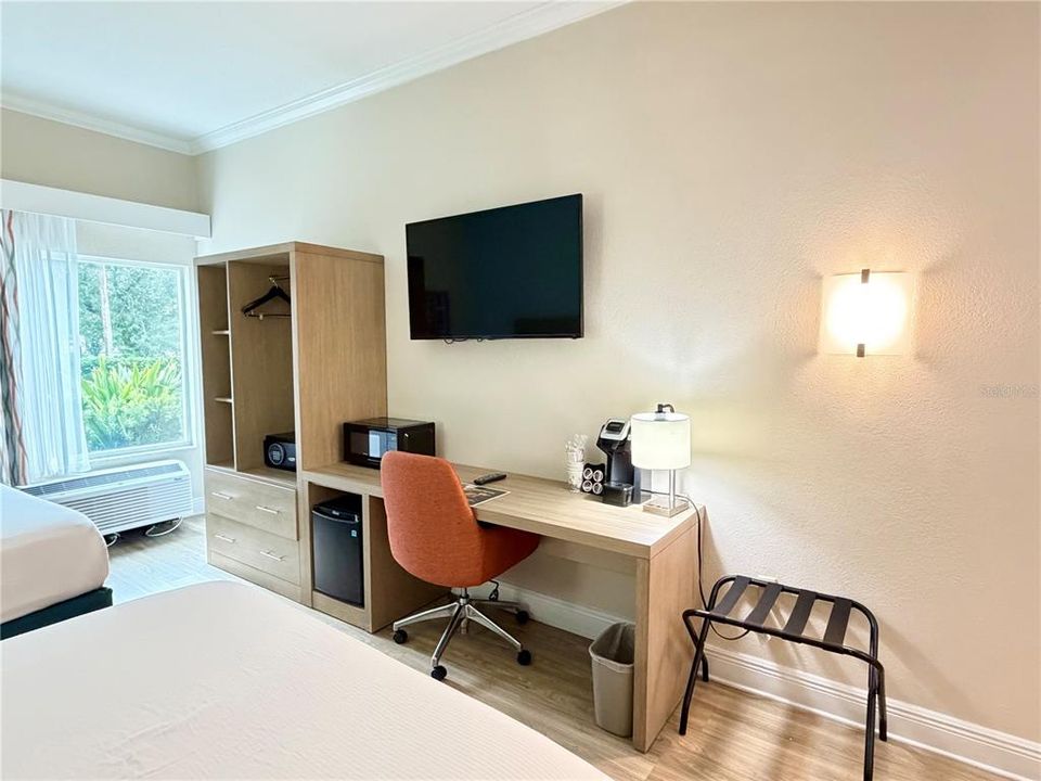 For Sale: $47,000 (1 beds, 1 baths, 304 Square Feet)