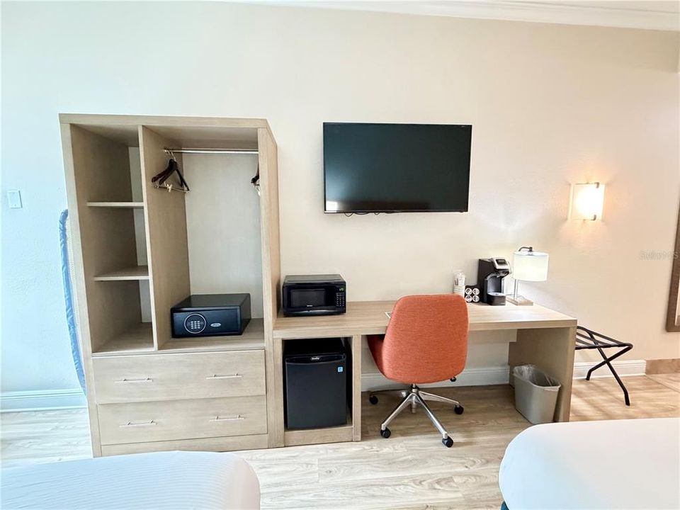 For Sale: $47,000 (1 beds, 1 baths, 304 Square Feet)