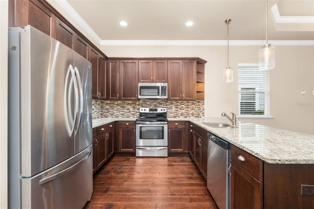 На продажу: $469,900 (3 спален, 2 ванн, 1689 Квадратных фут)