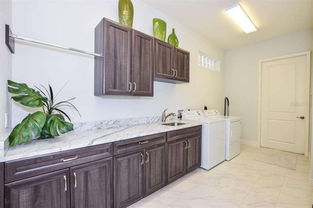 For Sale: $995,000 (3 beds, 3 baths, 2958 Square Feet)
