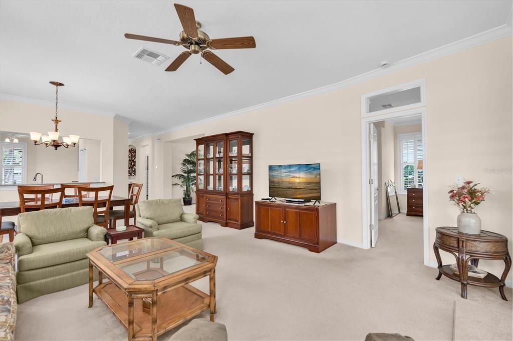 For Sale: $485,000 (2 beds, 2 baths, 1601 Square Feet)