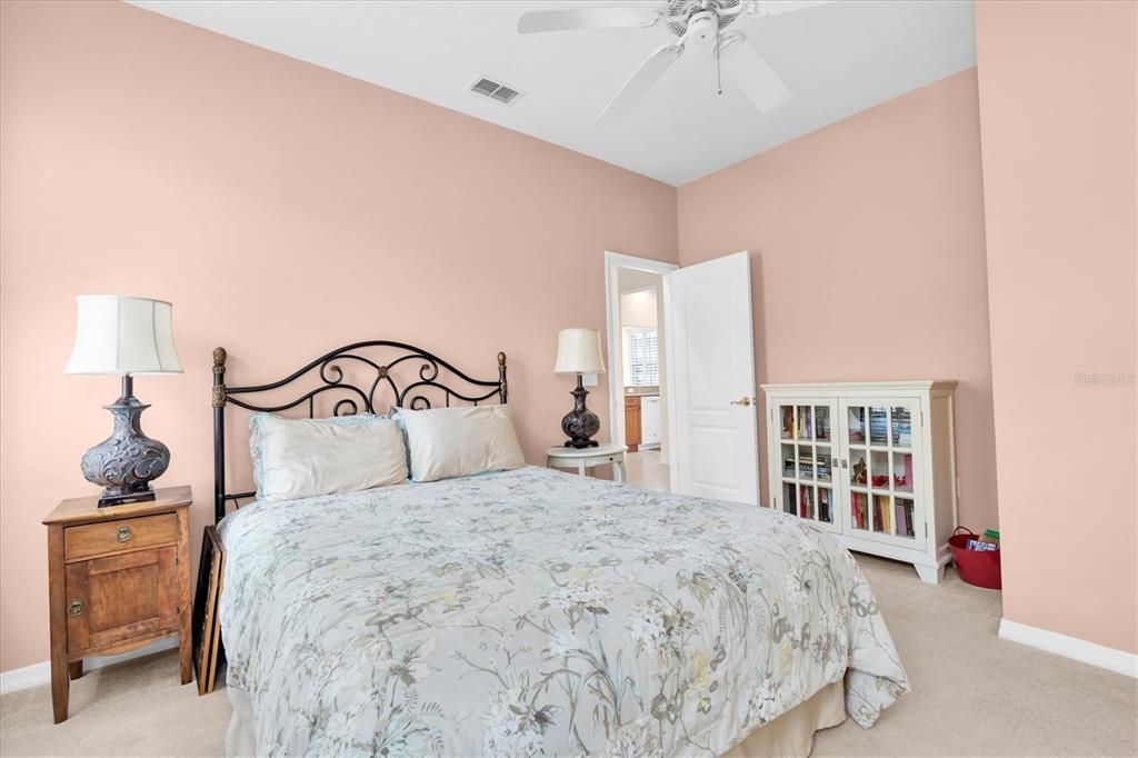 For Sale: $485,000 (2 beds, 2 baths, 1601 Square Feet)