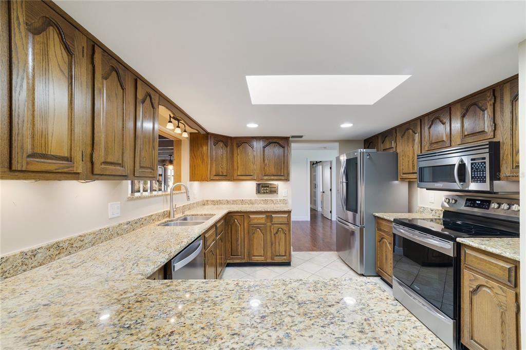 En Venta: $665,000 (4 camas, 2 baños, 2495 Pies cuadrados)