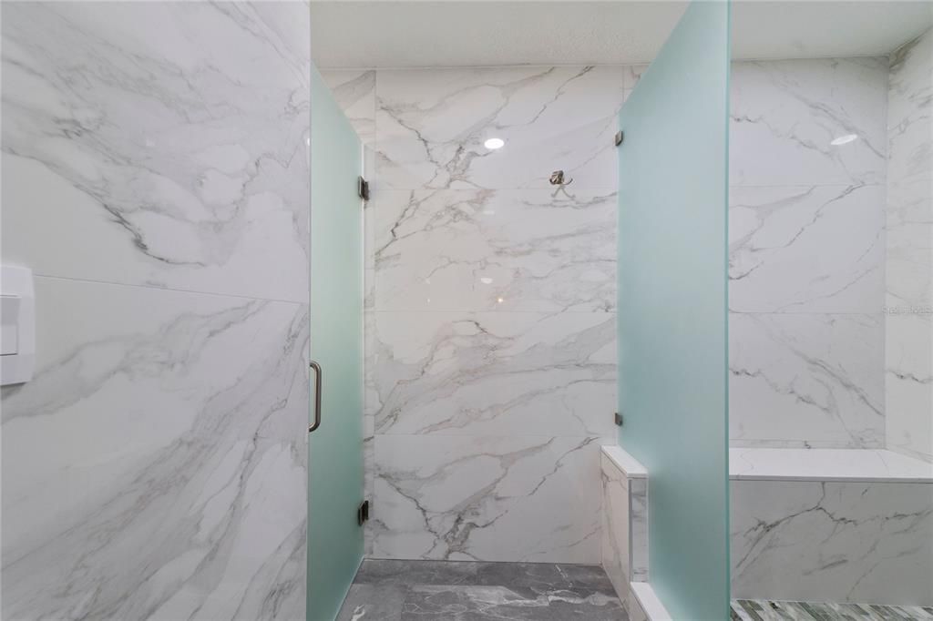 En Venta: $665,000 (4 camas, 2 baños, 2495 Pies cuadrados)