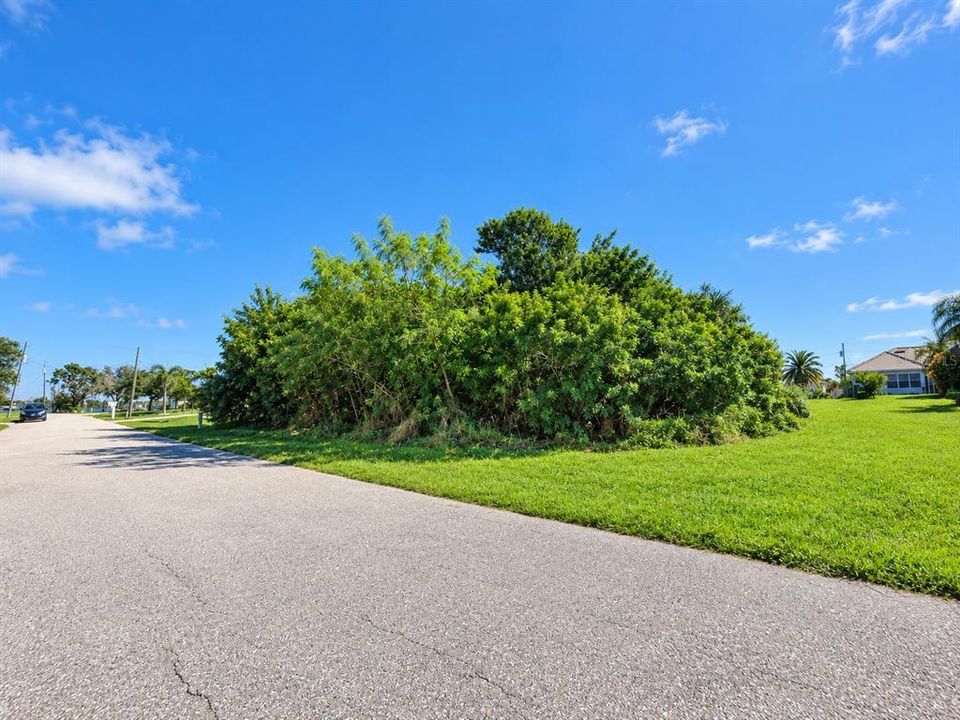 На продажу: $250,000 (0.23 acres)