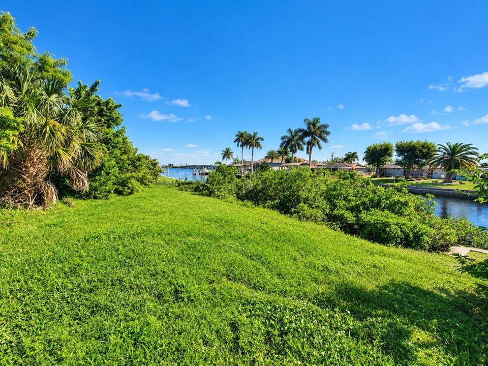 На продажу: $250,000 (0.23 acres)