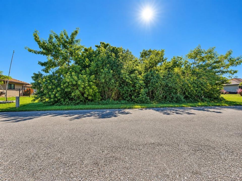 На продажу: $250,000 (0.23 acres)