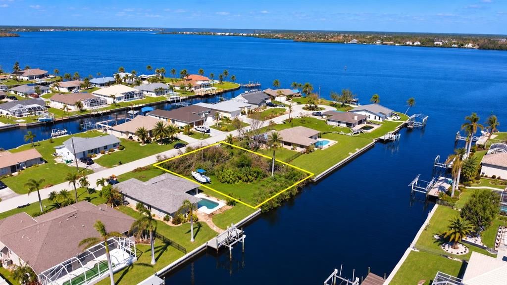 На продажу: $250,000 (0.23 acres)