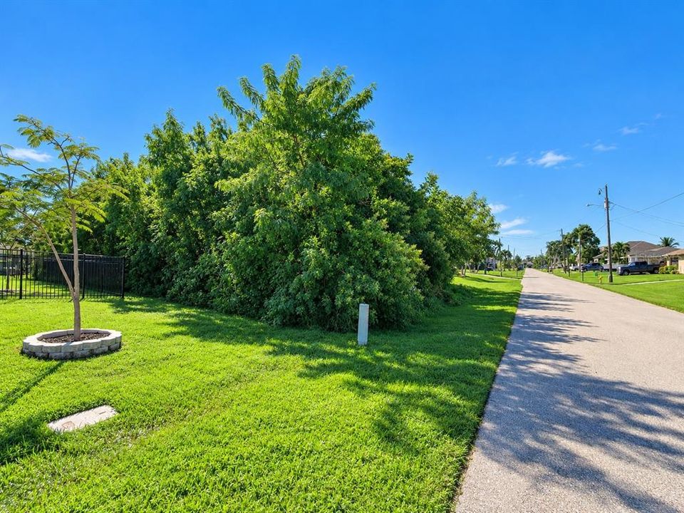 На продажу: $250,000 (0.23 acres)