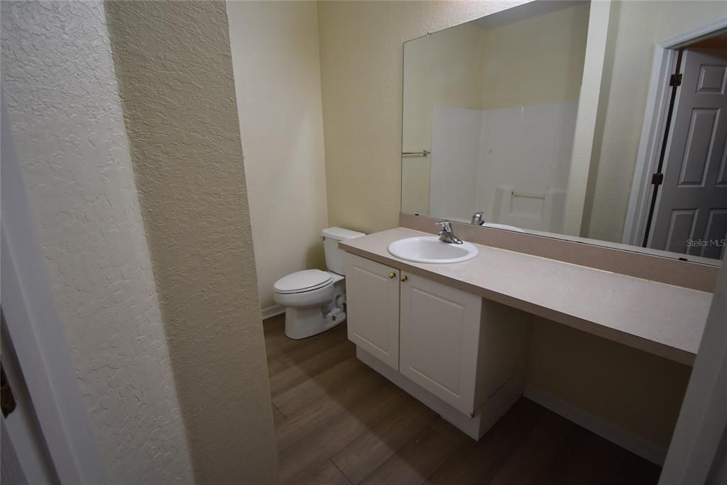 For Rent: $1,375 (1 beds, 1 baths, 826 Square Feet)