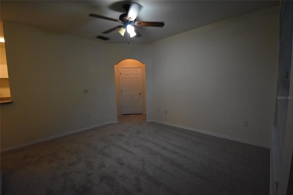 For Rent: $1,375 (1 beds, 1 baths, 826 Square Feet)