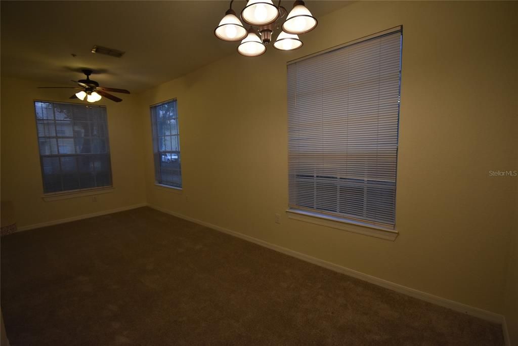 For Rent: $1,375 (1 beds, 1 baths, 826 Square Feet)