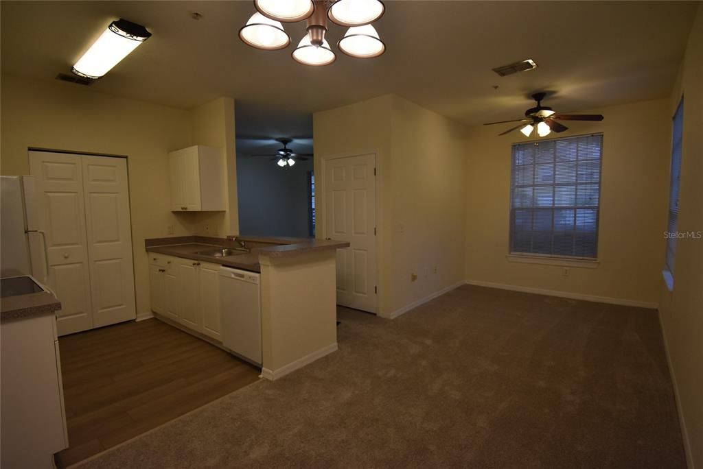 For Rent: $1,375 (1 beds, 1 baths, 826 Square Feet)