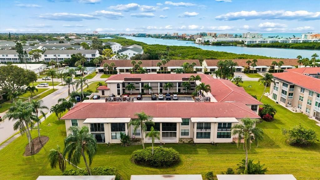 For Sale: $199,900 (1 beds, 1 baths, 815 Square Feet)