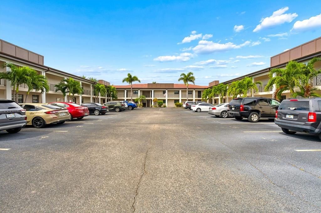 For Sale: $199,900 (1 beds, 1 baths, 815 Square Feet)