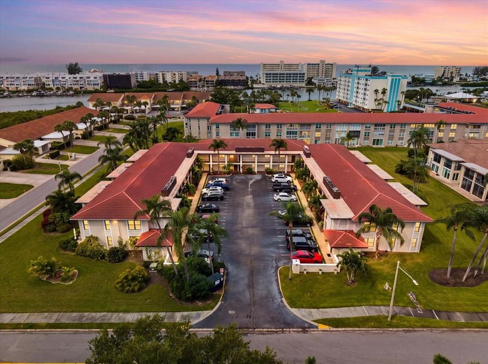 For Sale: $199,900 (1 beds, 1 baths, 815 Square Feet)