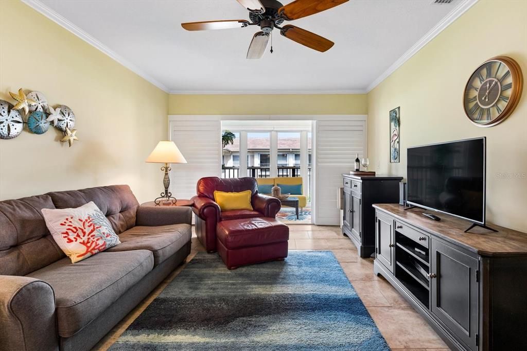 For Sale: $199,900 (1 beds, 1 baths, 815 Square Feet)