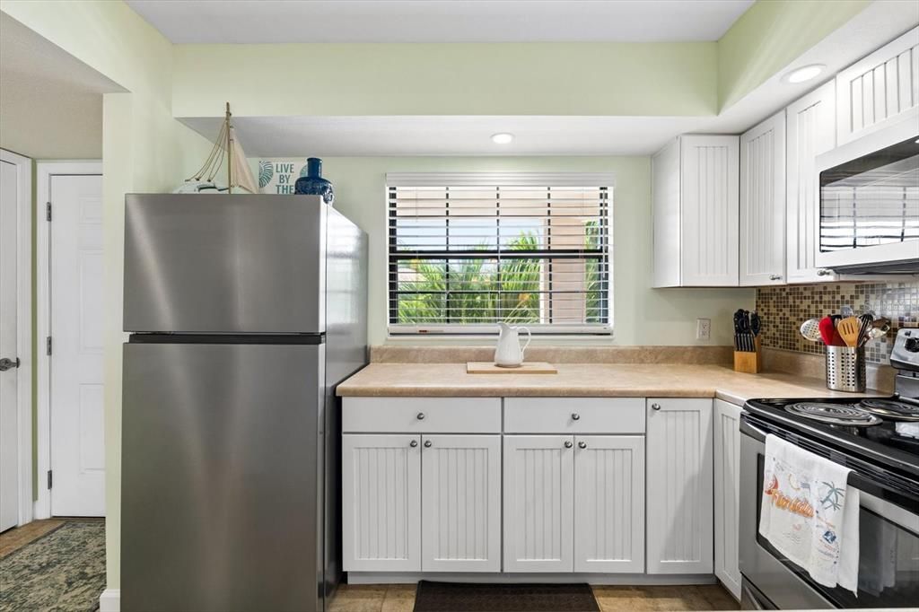 For Sale: $199,900 (1 beds, 1 baths, 815 Square Feet)